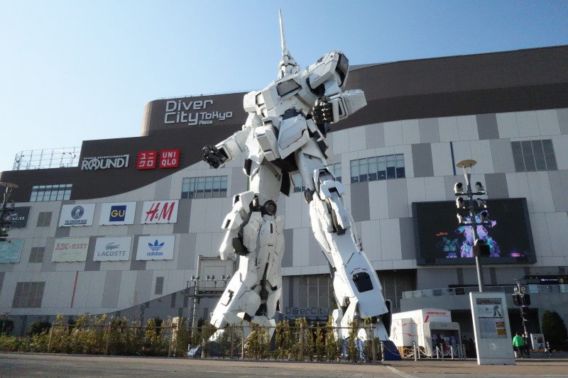 The new (2018) Gundam statue at Odaiba Diver City mall